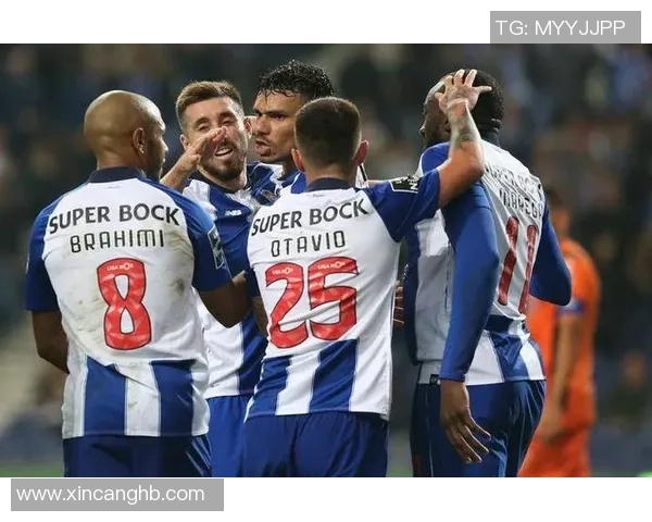 德甲激战：多特蒙德与波尔图战平补时进球点燃全场激情与转会传闻